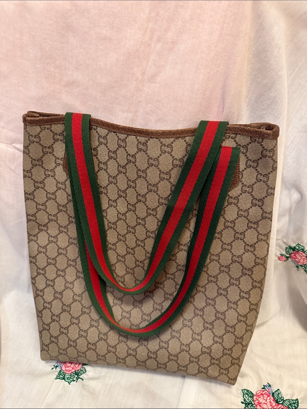 Gucci plus tote with COA - Picture 9 of 12
